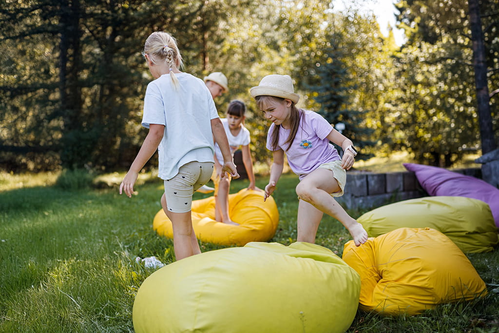 Raudoni Vakarai – žirgai ir gamta